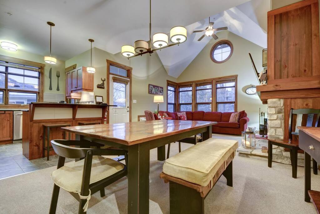 Chalet Les Eaux Tremblant Classic Pool & Jacuzzi