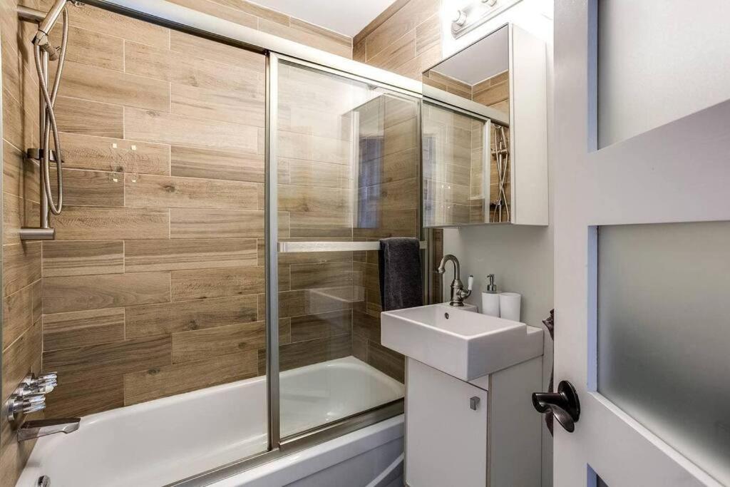 Modern In The Tremblant Village Chalet *