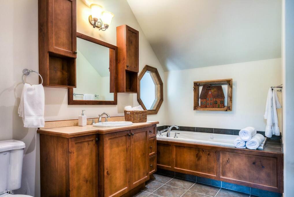 Apartment Le Rabaska Tremblant Chalet On La Bete Golf Course Mont-Tremblant