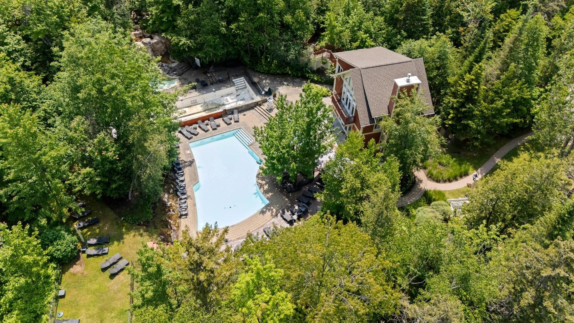 Les Manoirs Wpool & Hot Tub Near Village 120-7