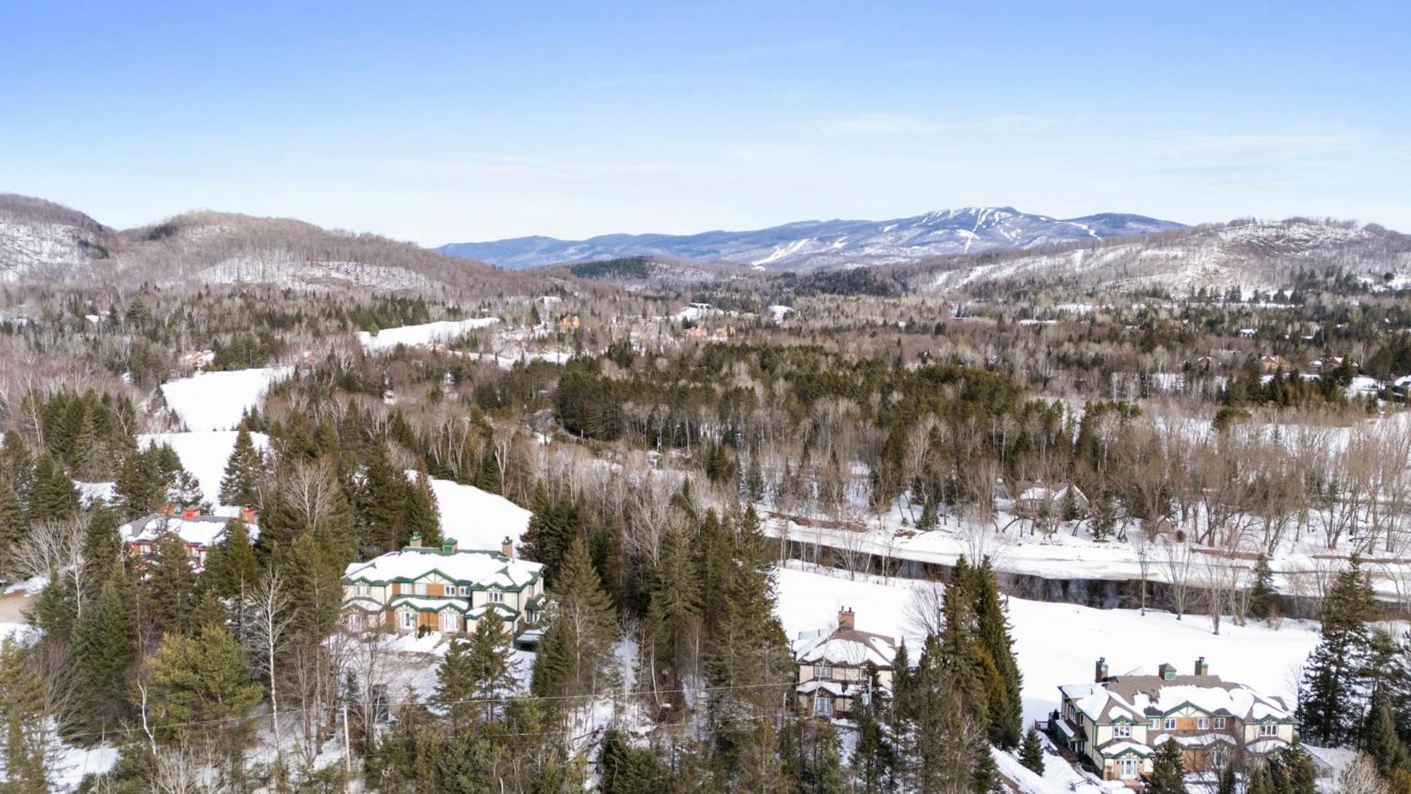 Townhouse On The Golf W Pool Access -aiglon 1748 Mont-Tremblant