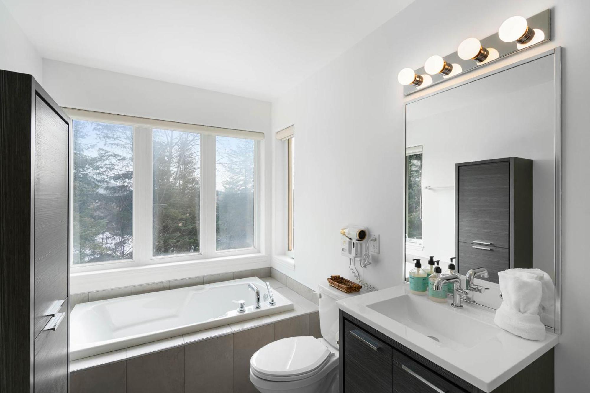 Townhouse On The Golf W Pool Access -aiglon 1748