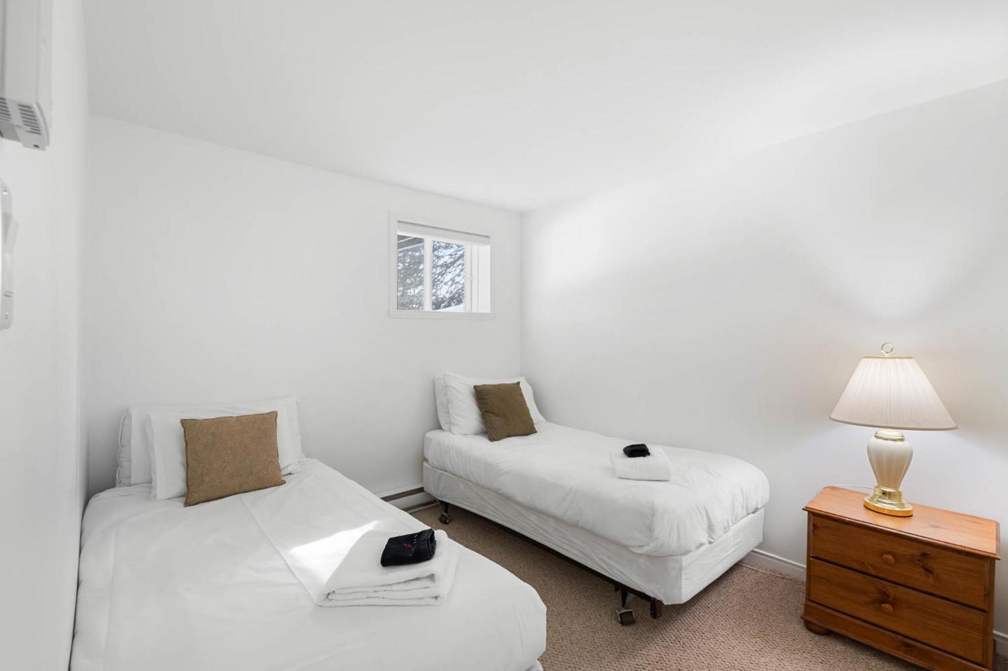 Townhouse On The Golf W Pool Access -aiglon 1748 Mont-Tremblant