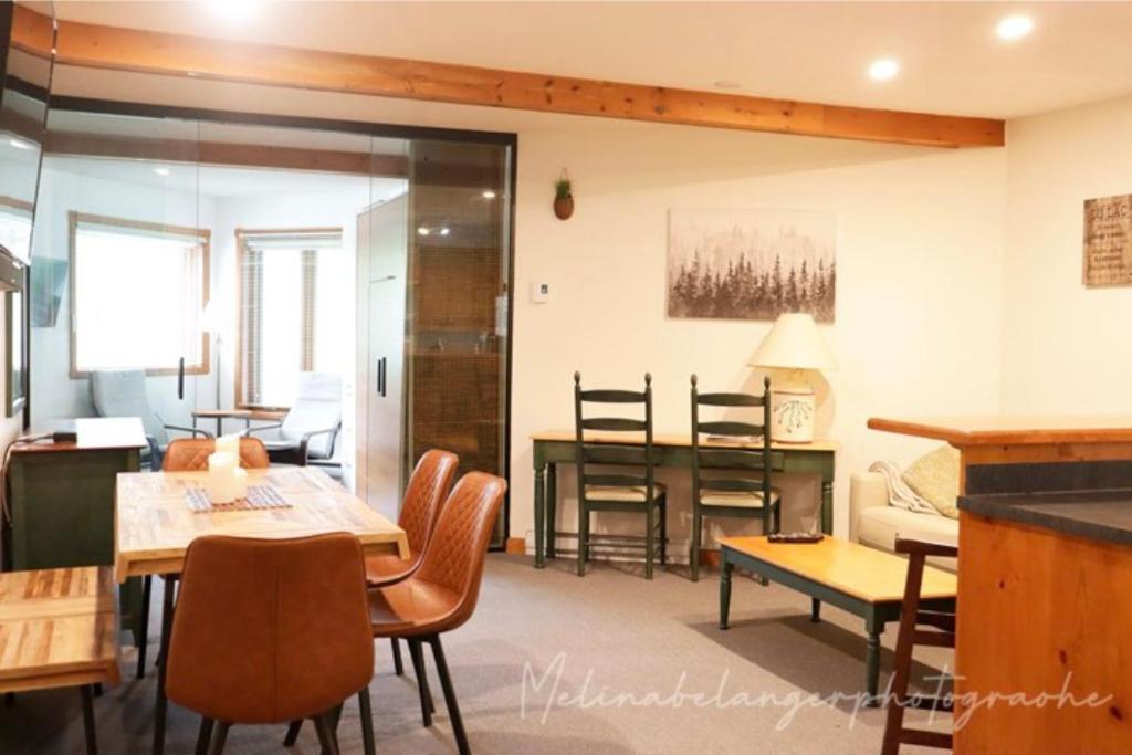 Escapade Pinoteau Tremblant Getaway Apartment