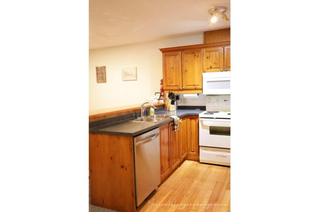 Apartment Escapade Pinoteau Tremblant Getaway Mont-Tremblant
