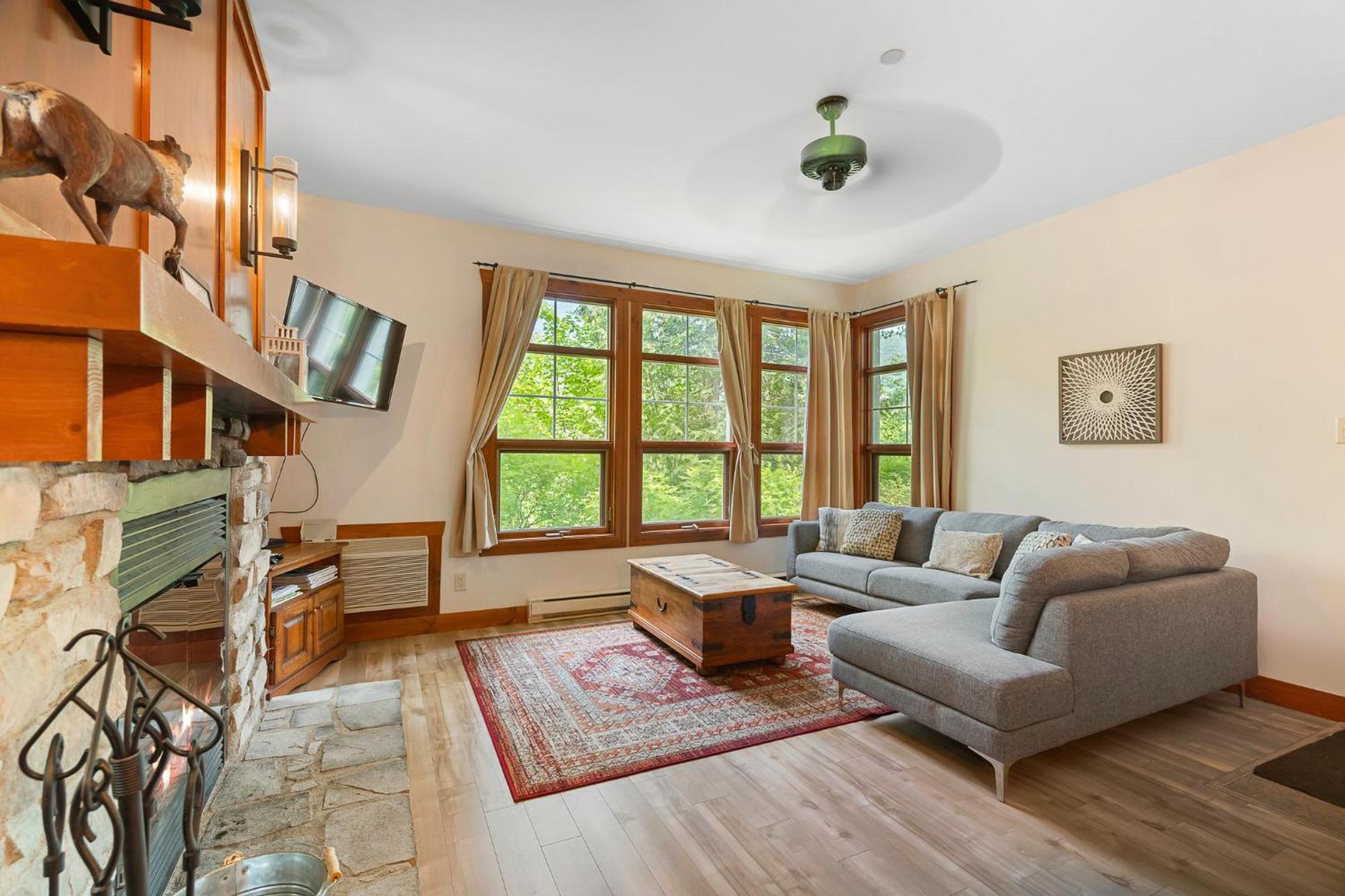 Les Eaux - 2bdrs W Pool & Hot Tub Near Village Holiday home