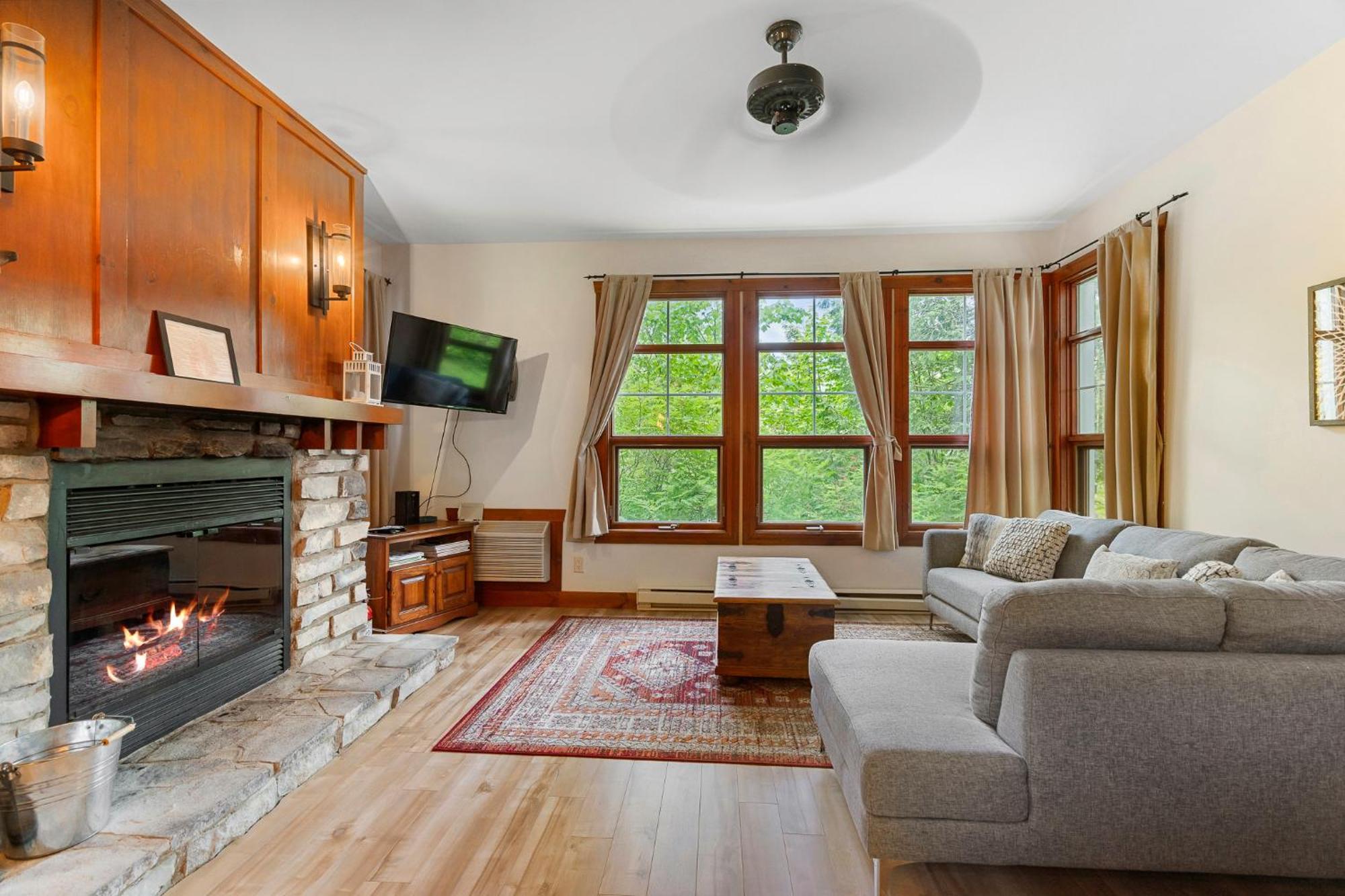 Les Eaux - 2bdrs W Pool & Hot Tub Near Village *