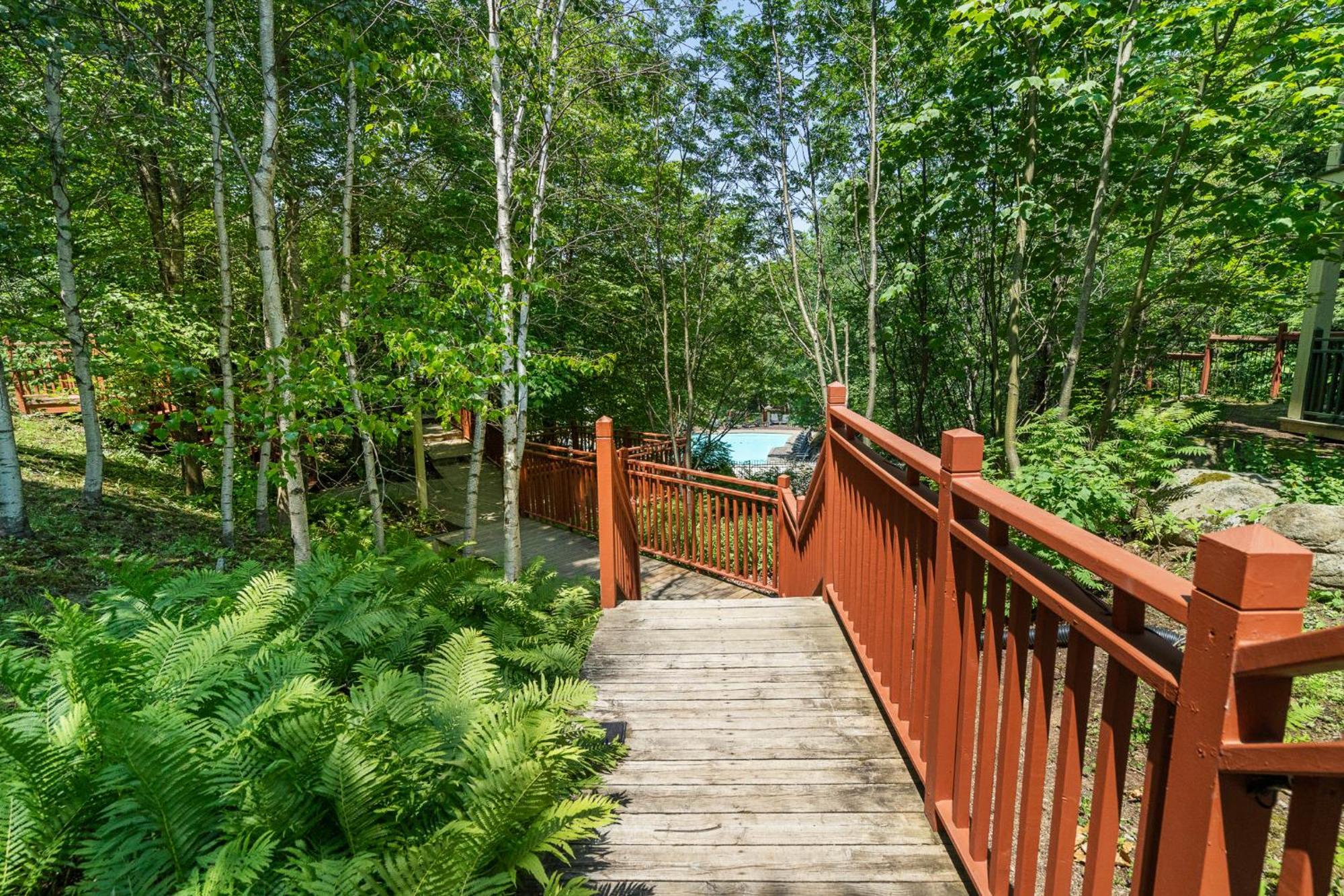 Les Eaux - 2bdrs W Pool & Hot Tub Near Village Holiday home Mont-Tremblant