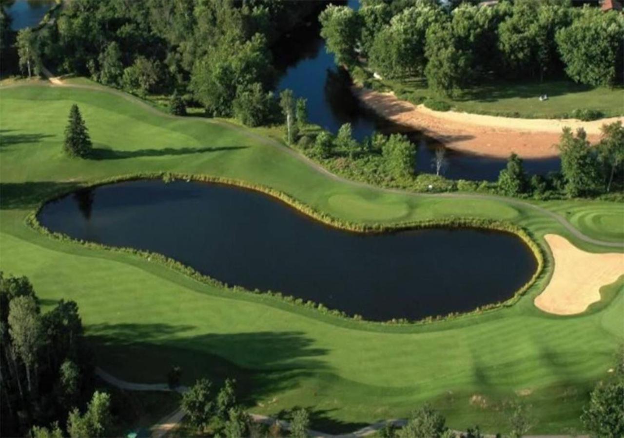 Townhouse On The Golf W Pool Access -aiglon 1717 Holiday home