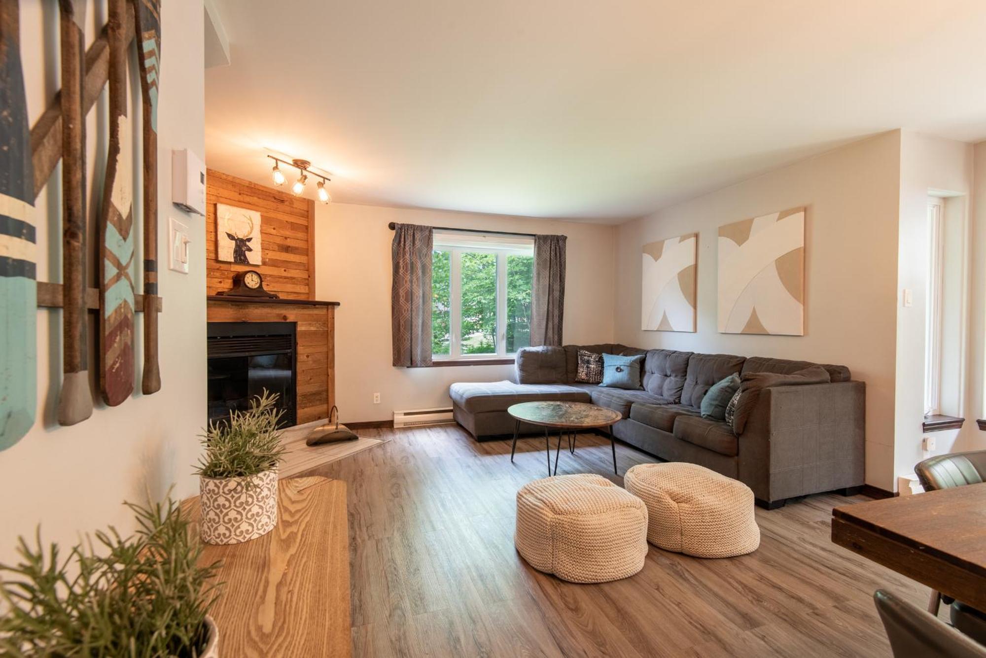 Townhouse On The Golf W Pool Access -aiglon 1717 Holiday home *
