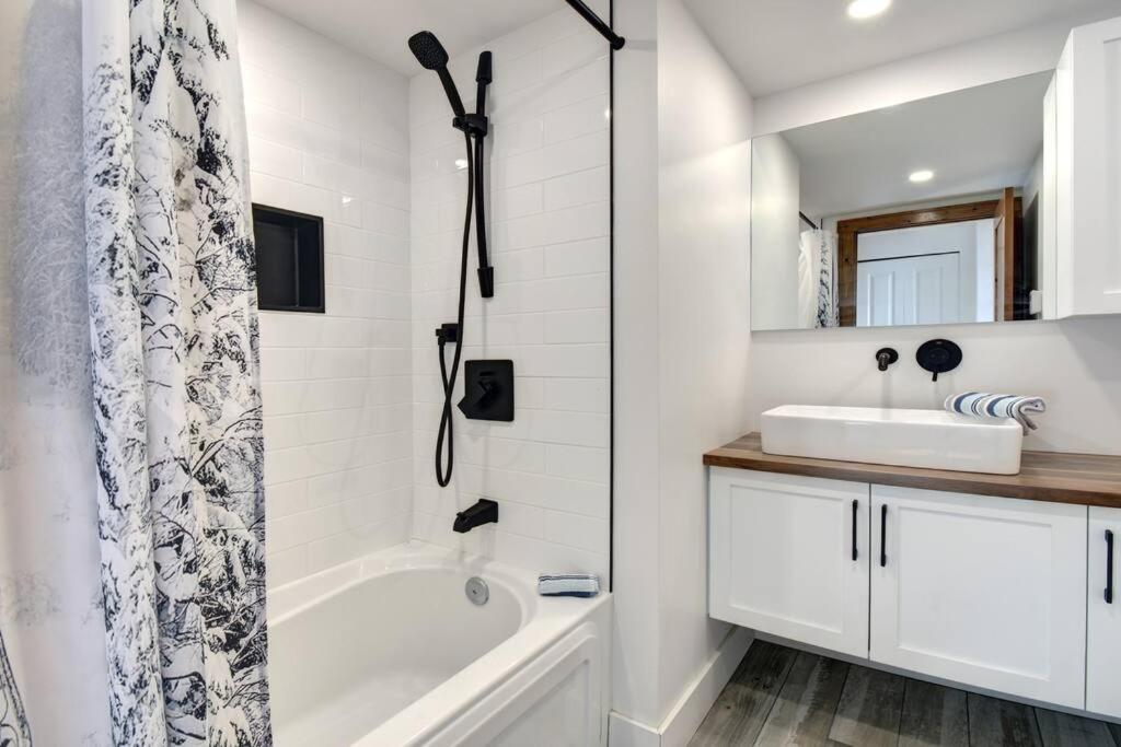 Villa Les Falaises Tremblant Luxury Retreat *