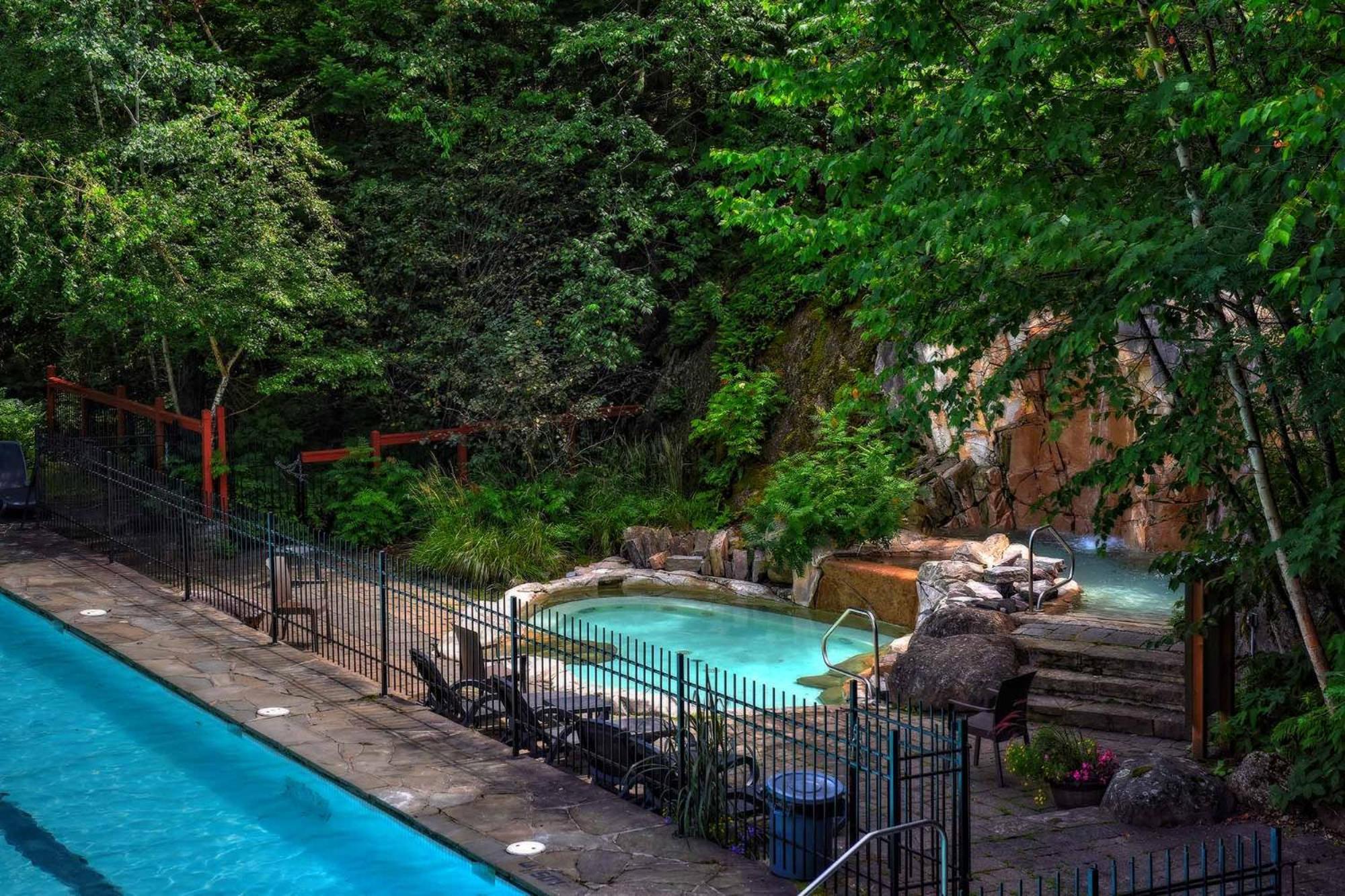 Chalet Tremblant Les Eaux B - *