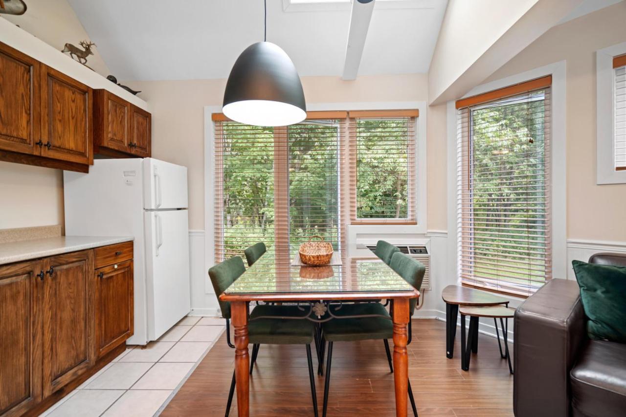 Tremblant Inout Pedestrian Village Holiday home *