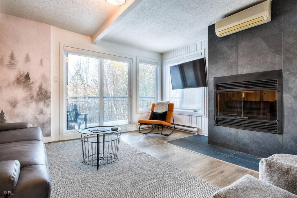 Chic Mt-tremblant With View On The By Denstays Apartment *
