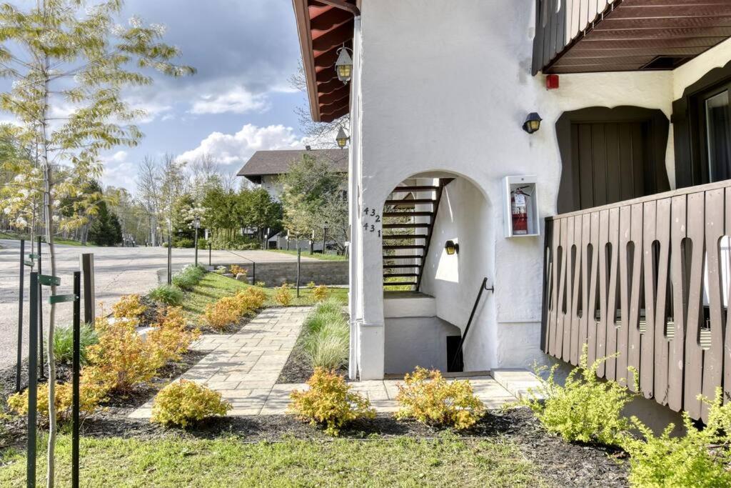 Du Lac Tremblant Cozy Lake View Loft Apartment *