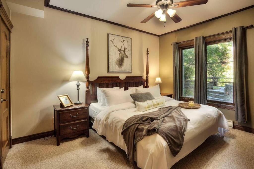 Les Manoirs Wpool & Hot Tub Near Village 110-7 *