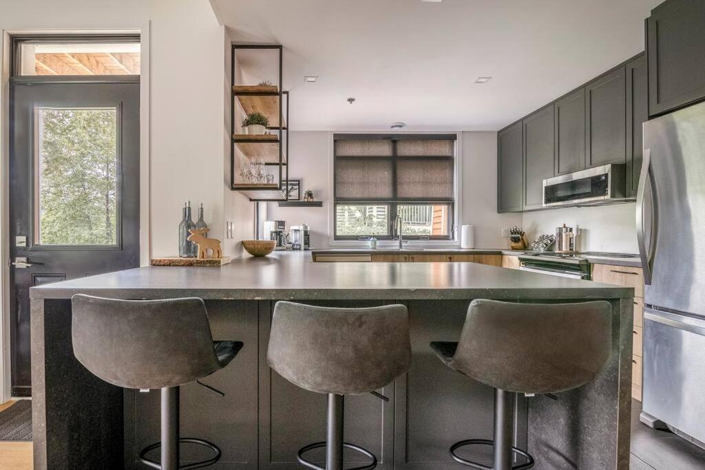 Beautiful Located In Apartment
