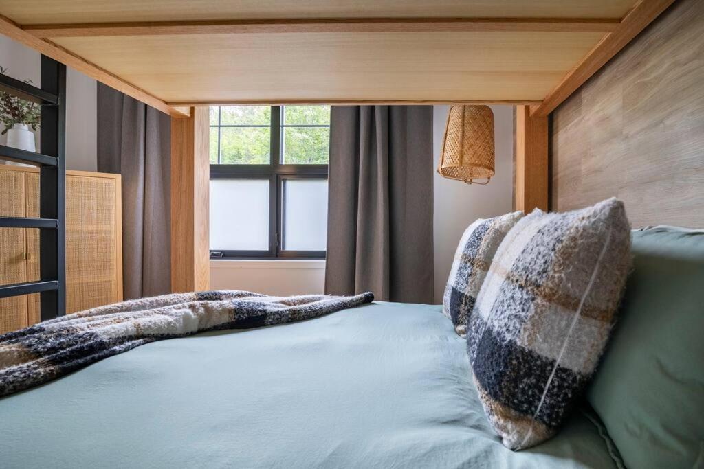 Apartment Beautiful Located In *
