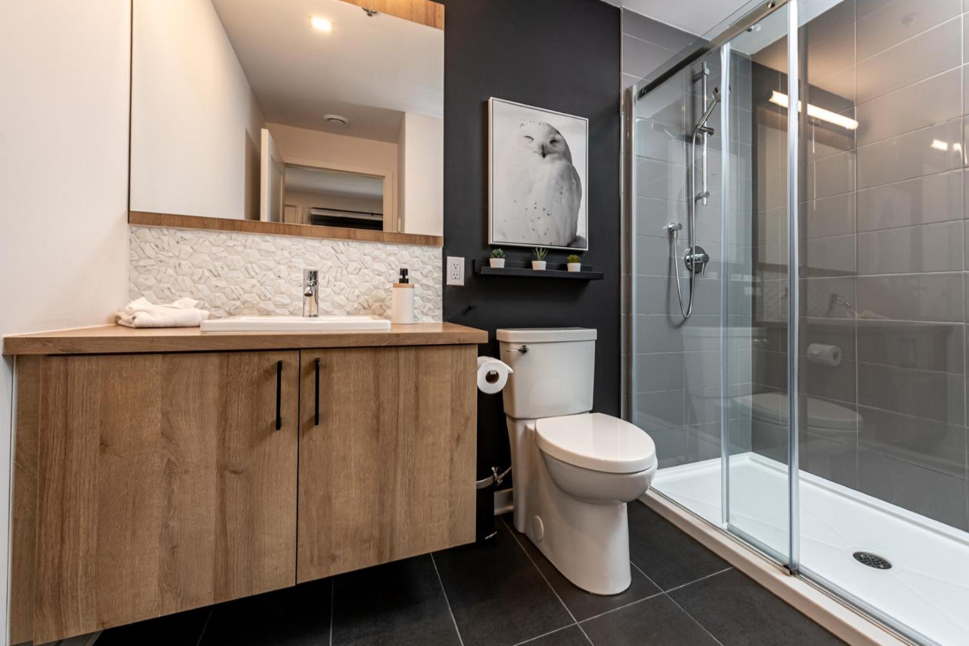 Beautiful Located In Apartment