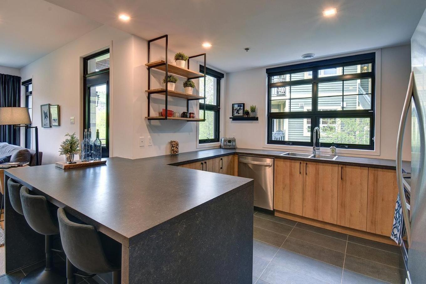 Beautiful Located In Apartment