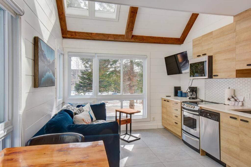 Modern In The Tremblant Village Chalet Mont-Tremblant