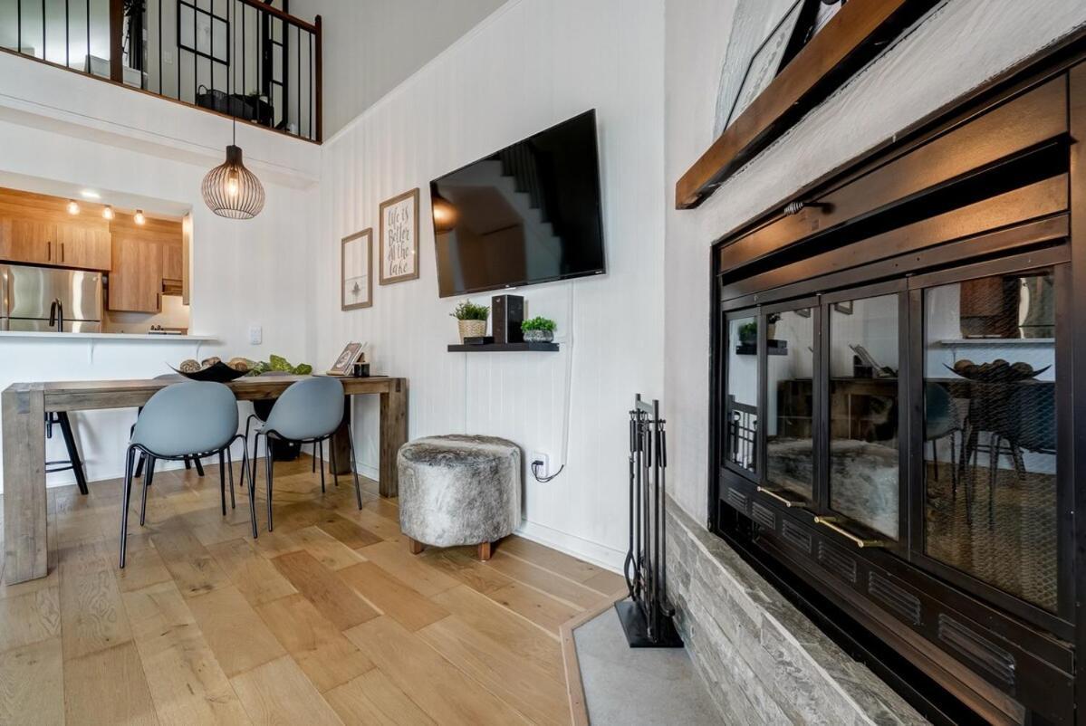 Modern Breathtaking Views Of Tremblant Apartment