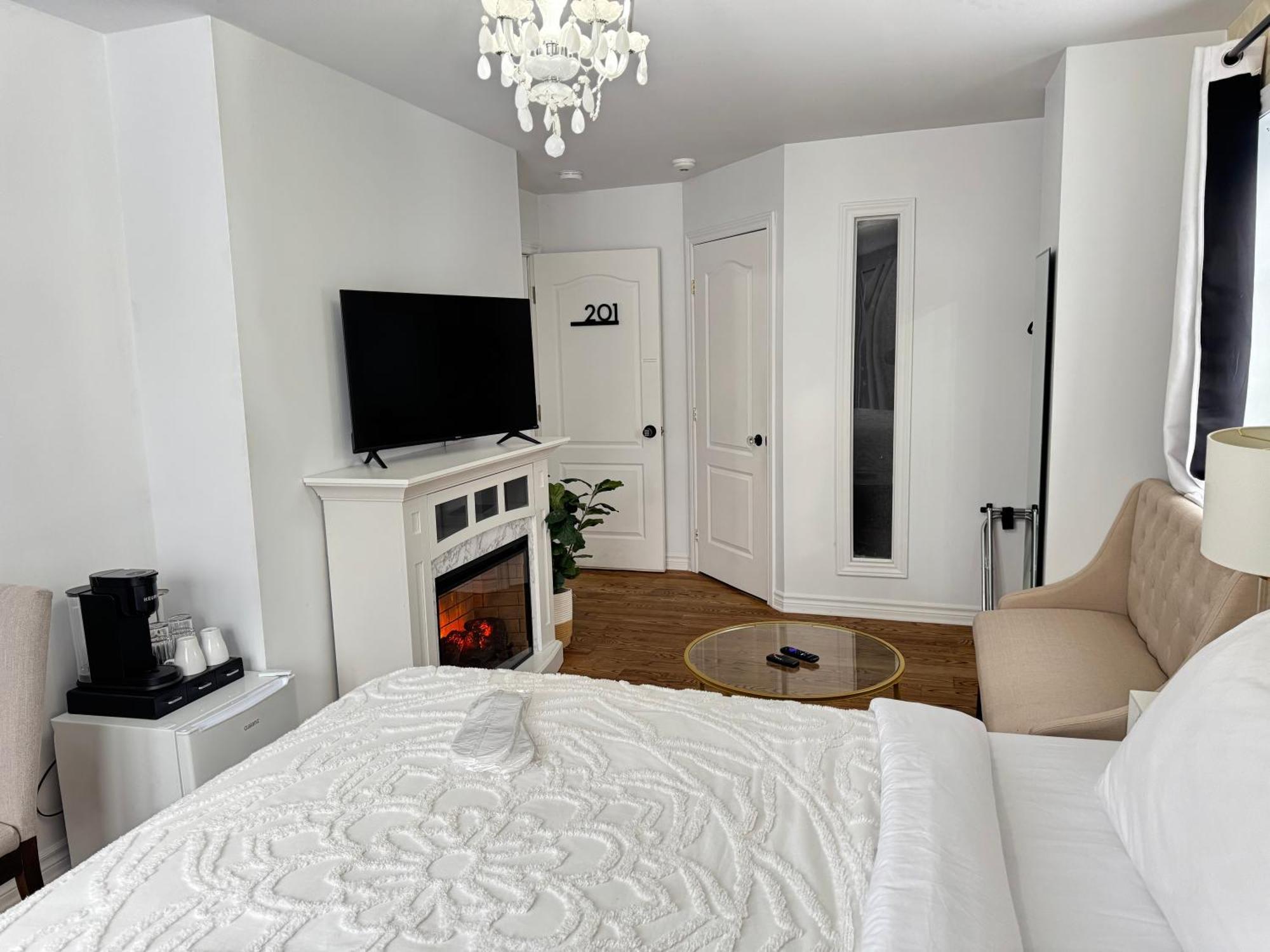 Le 900 Tremblant Cafe And Bistro Inn