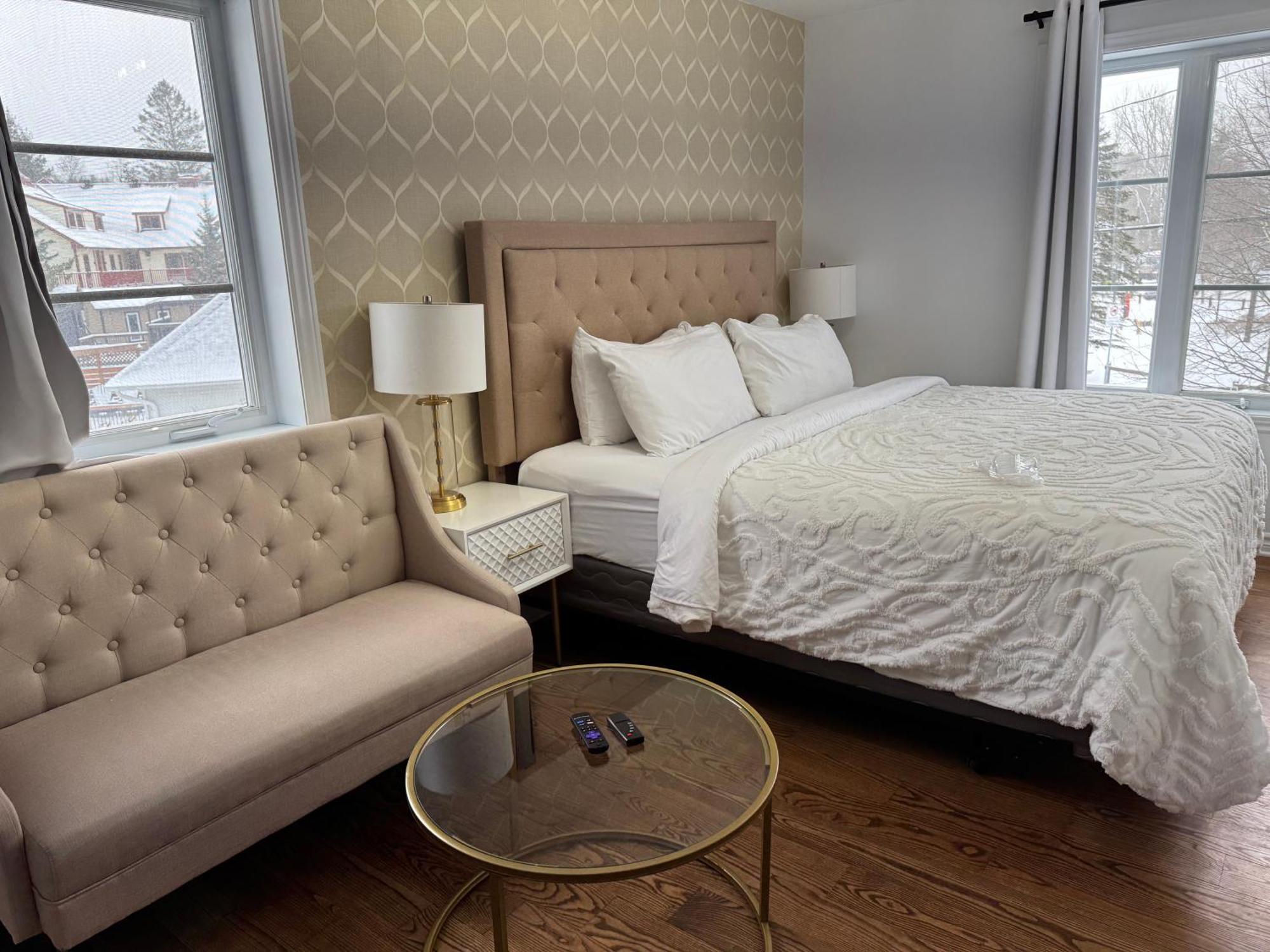 Inn Le 900 Tremblant Cafe And Bistro Mont-Tremblant