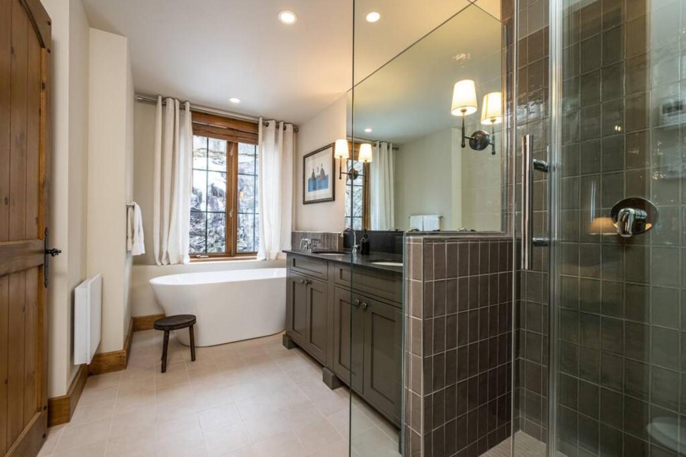 Luxury Meets Adventure - Equinoxe 170-8 * Mont-Tremblant