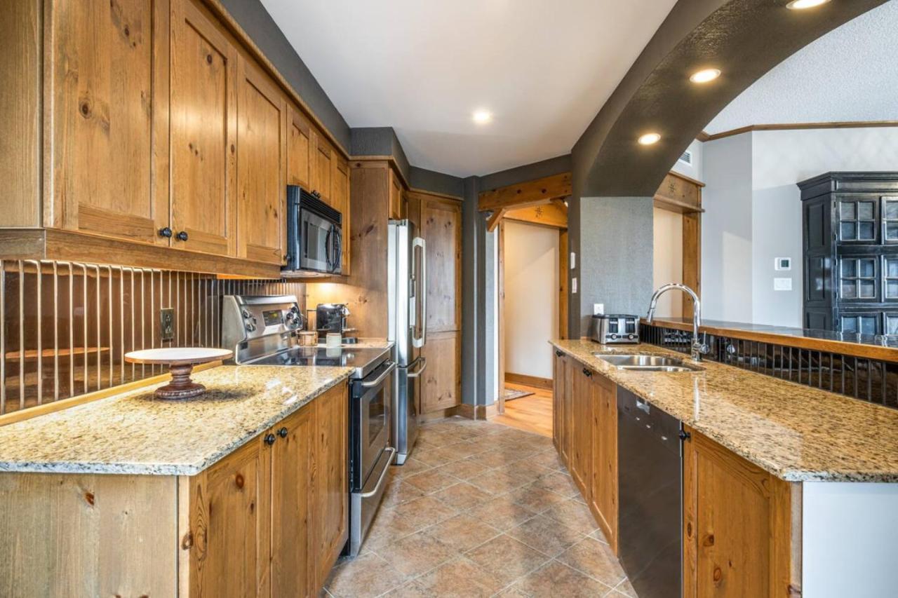 Luxury Meets Adventure - Equinoxe 170-8 Holiday home Mont-Tremblant