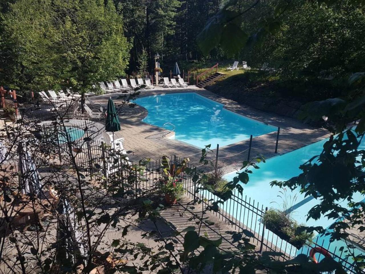 Les Eaux 227-3 Large 3 Bdr With Mountain View