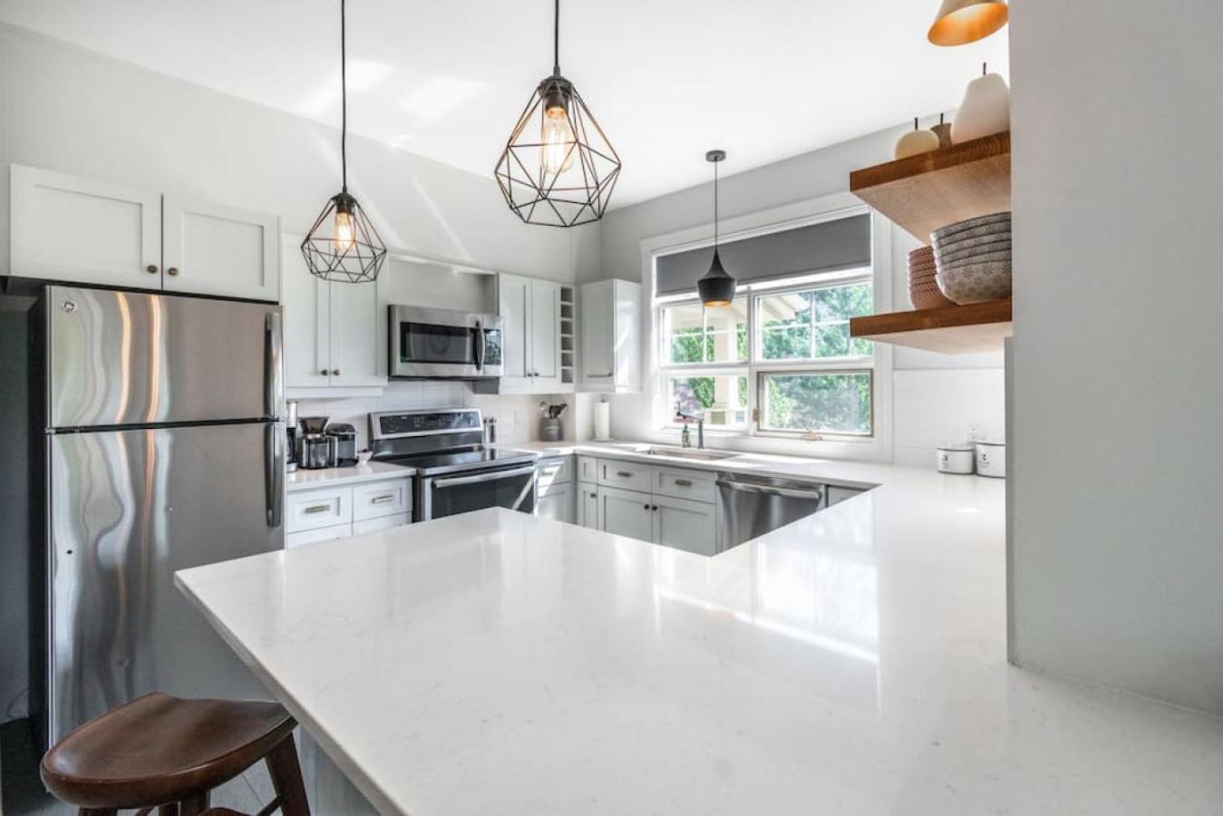 Les Eaux 227-3 Large 3 Bdr With Mountain View *