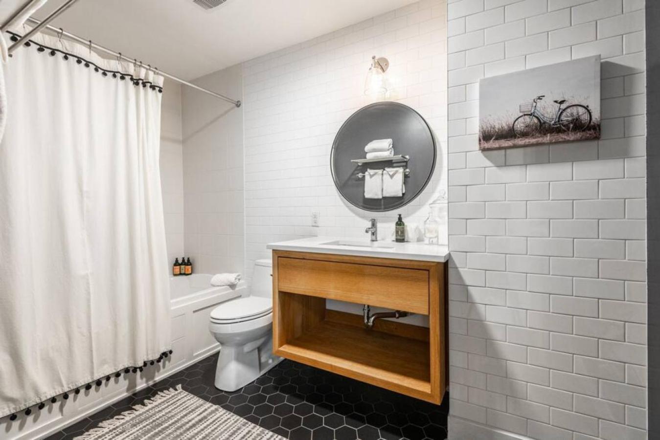 Les Eaux 227-3 Large 3 Bdr With Mountain View