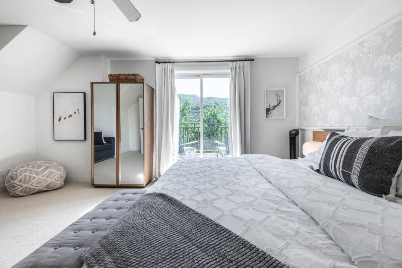 Les Eaux 227-3 Large 3 Bdr With Mountain View *