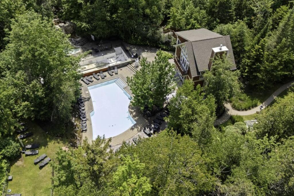 Les Manoirs 3bdrs W Pool & Hottub Near Village Mont-Tremblant