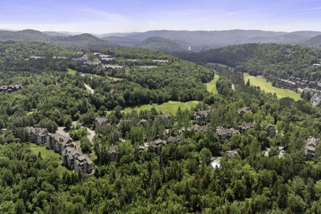 Les Manoirs 3bdrs W Pool & Hottub Near Village Mont-Tremblant