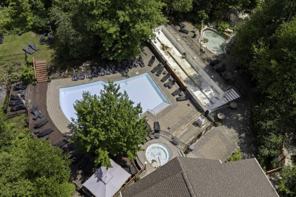 Holiday home Les Manoirs 3bdrs W Pool & Hottub Near Village
