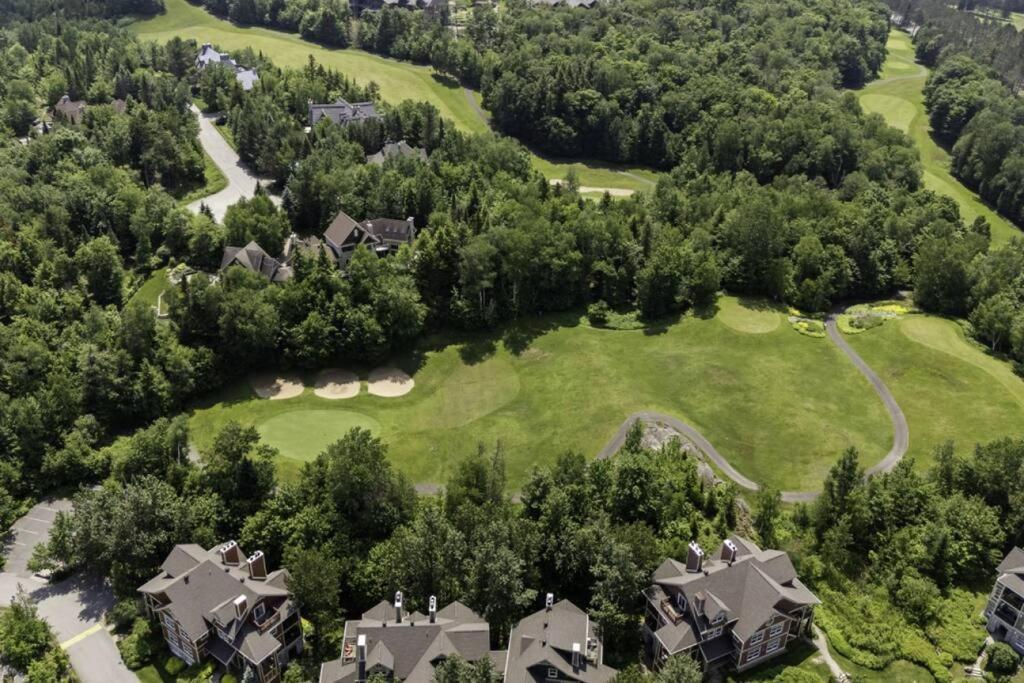 Holiday home Les Manoirs 3bdrs W Pool & Hottub Near Village Mont-Tremblant