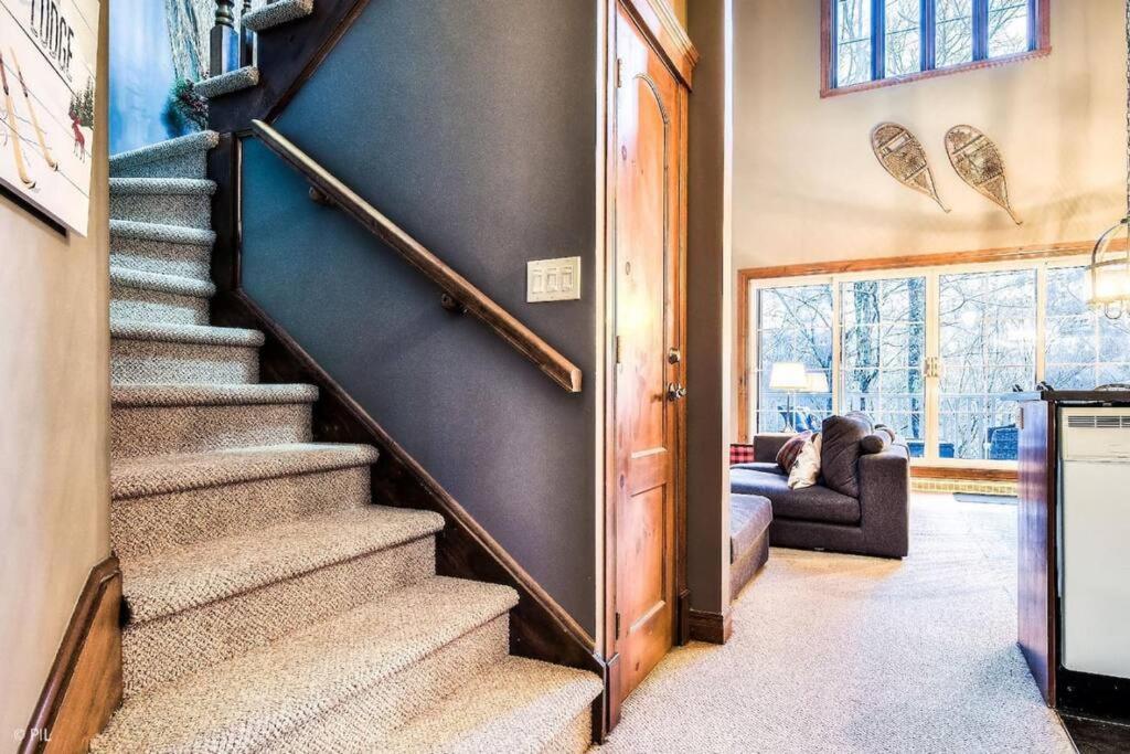 Holiday home Les Manoirs 3bdrs W Pool & Hottub Near Village Mont-Tremblant