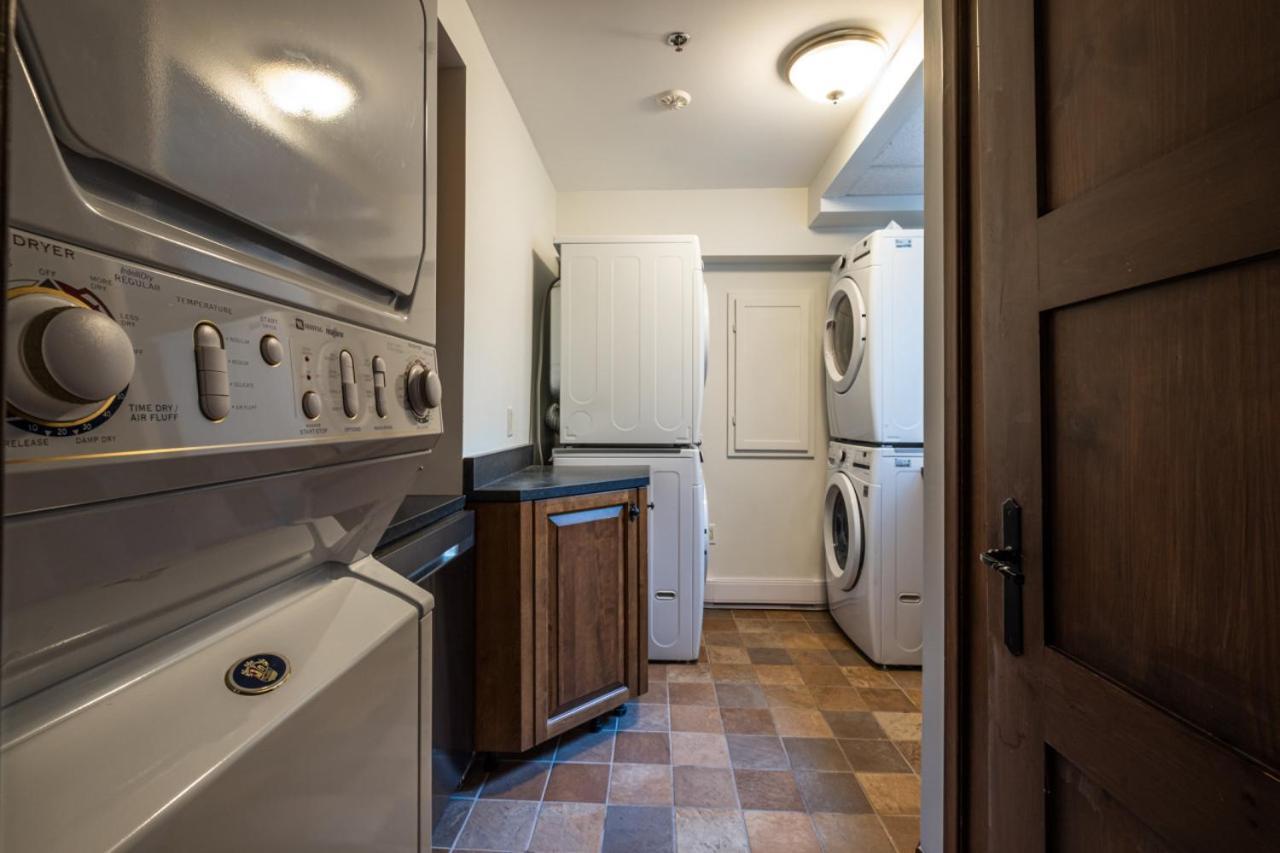 Altitude 166-1 On The Village 9bdr Mont-Tremblant