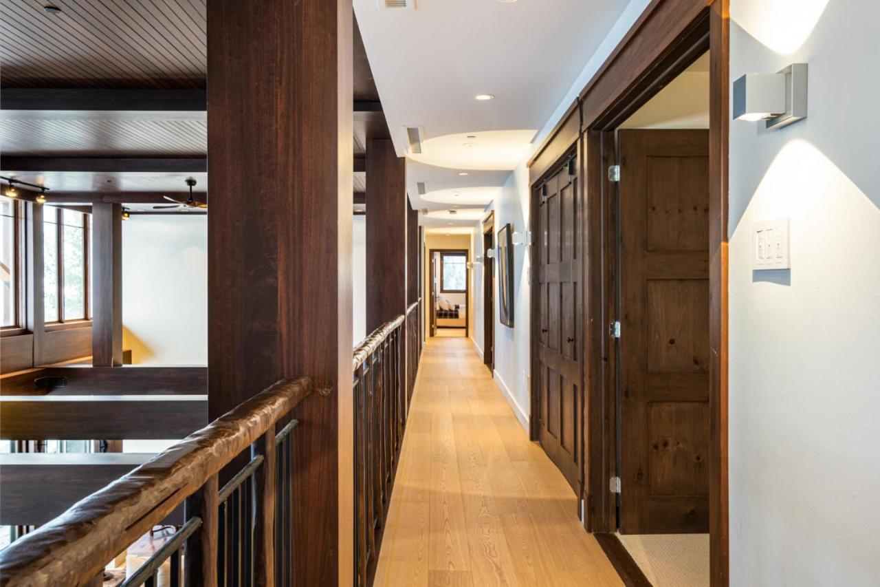 Holiday home Altitude 166-1 On The Village 9bdr Mont-Tremblant