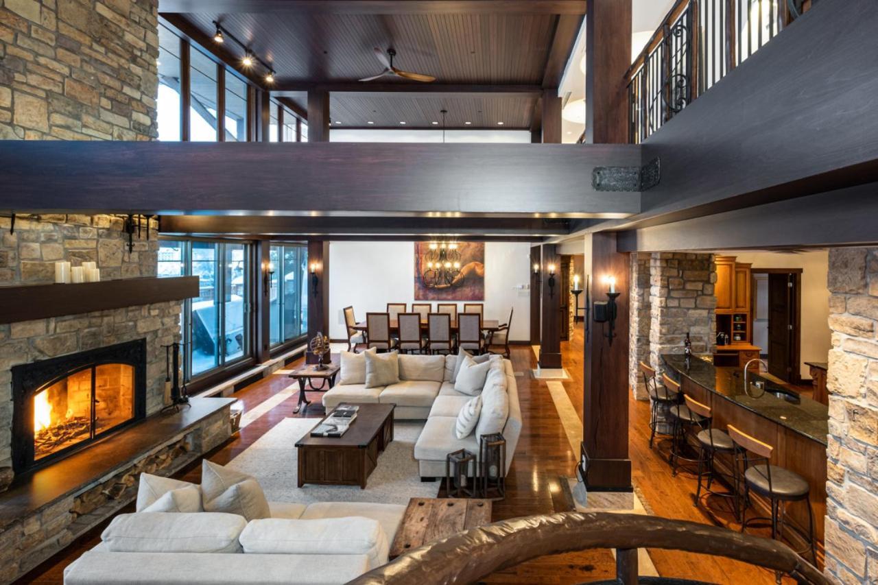 Altitude 166-1 On The Village 9bdr * Mont-Tremblant