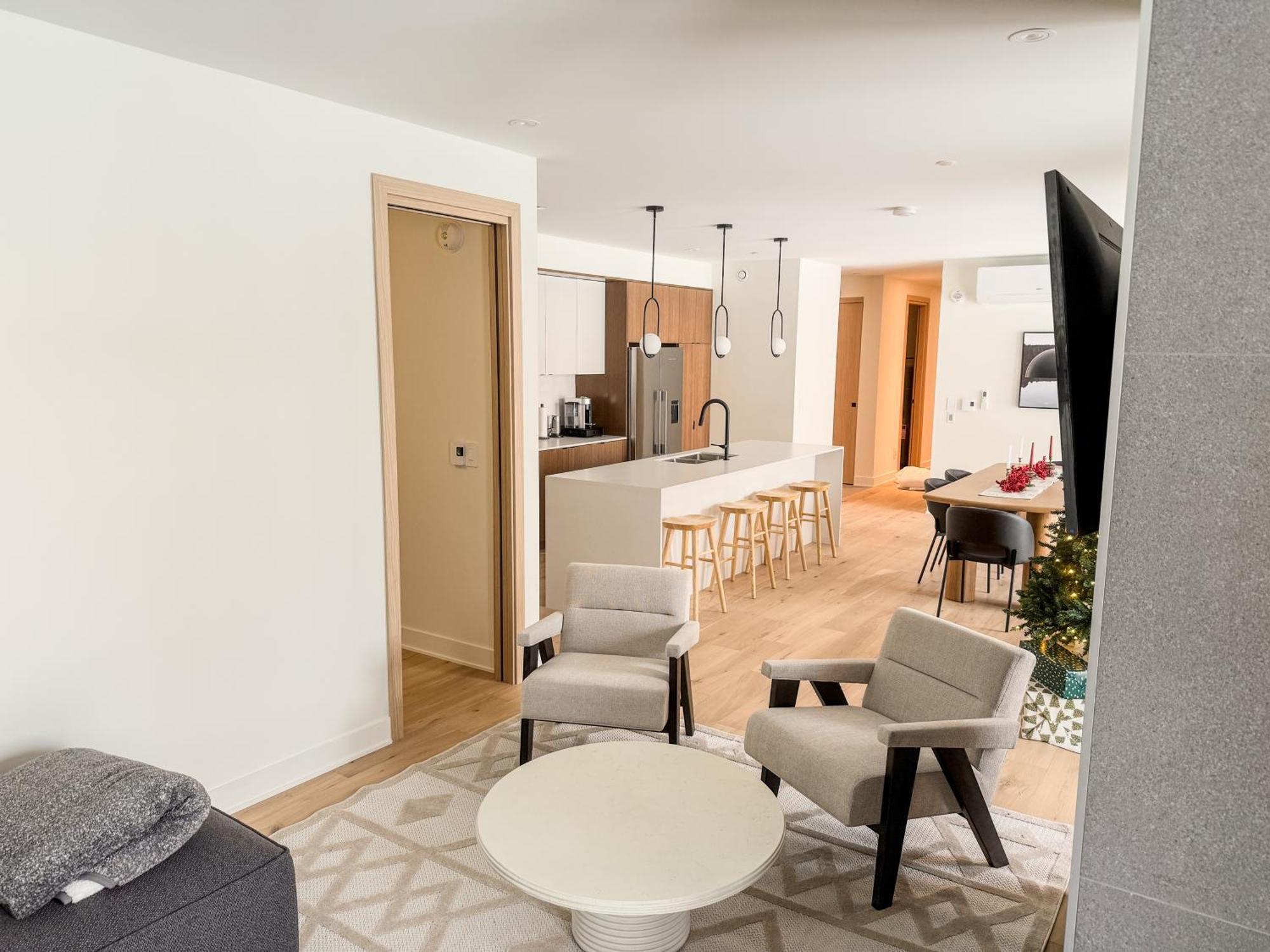 Ostrya Luxury Condo, Steps From The Slopes! Mont-Tremblant