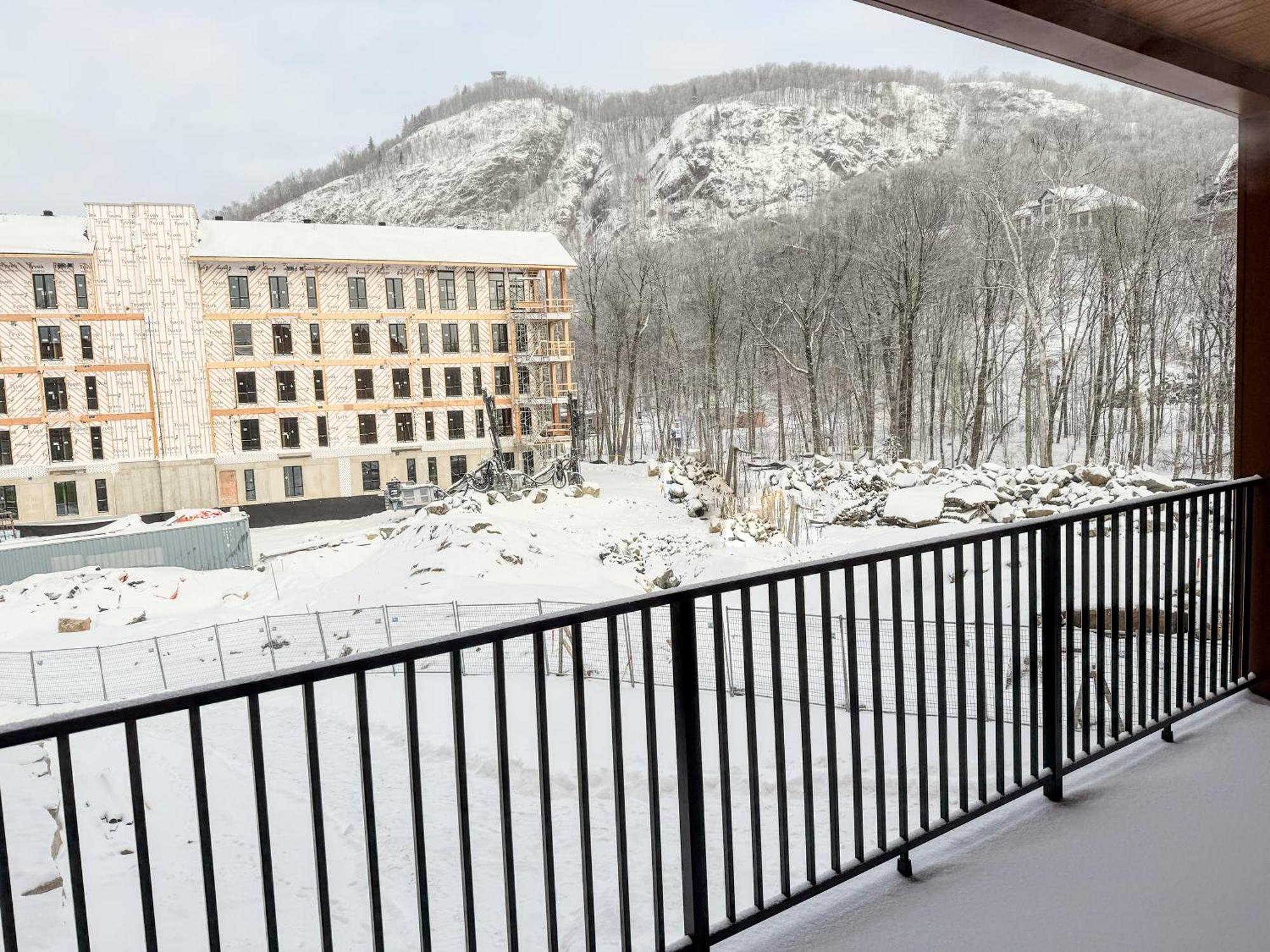 Ostrya Luxury Condo, Steps From The Slopes! Mont-Tremblant
