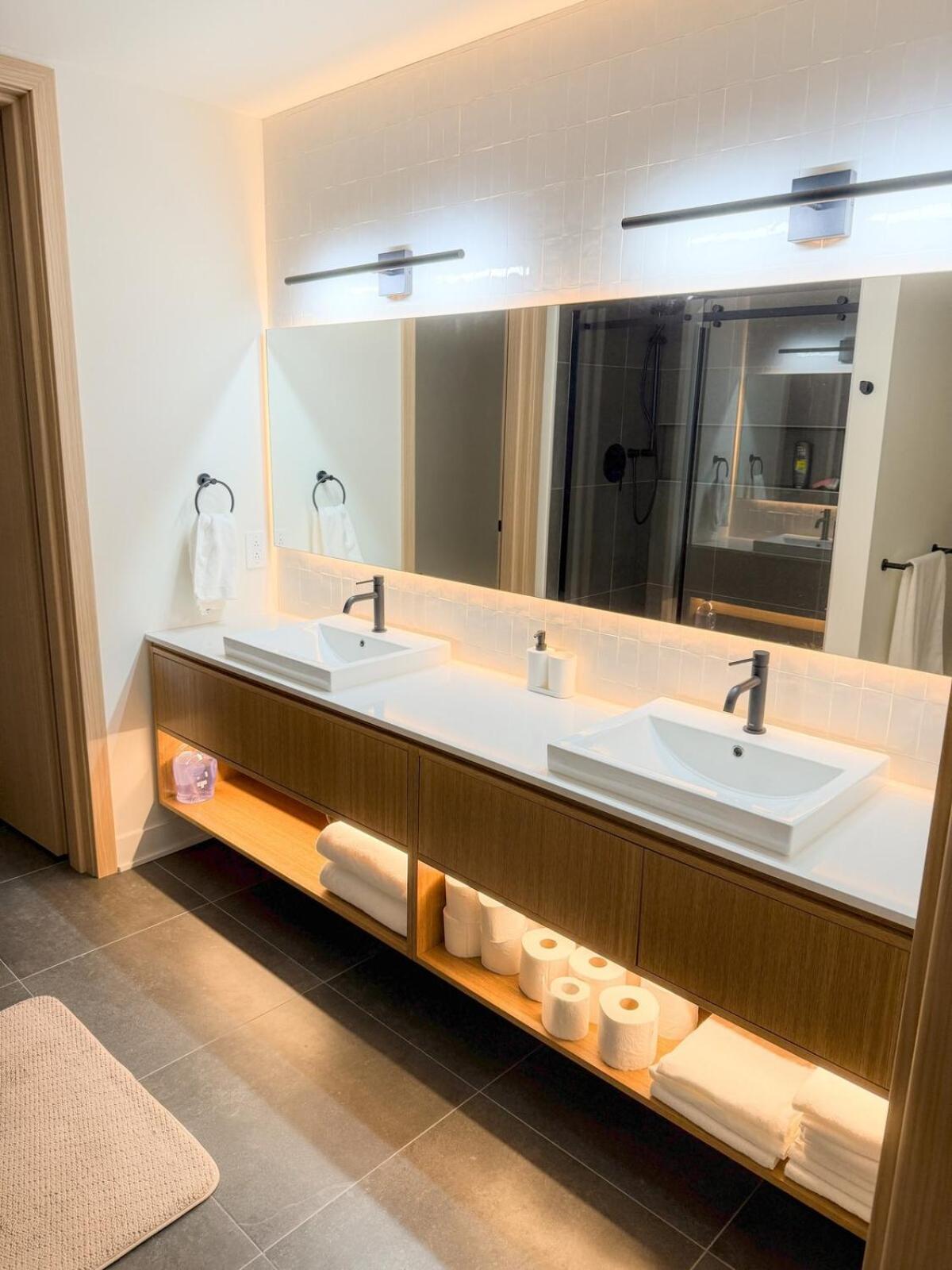 Ostrya Luxury Condo, Steps From The Slopes!