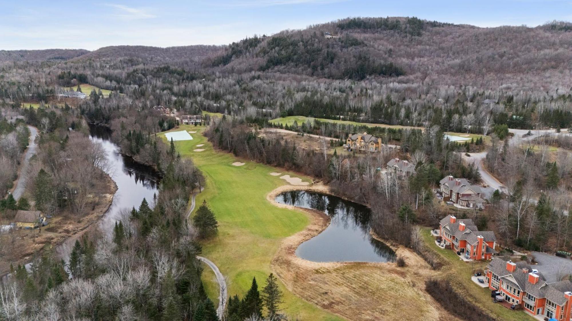 Townhouse On The Golf La Bte -10min To Tremblant Holiday home *