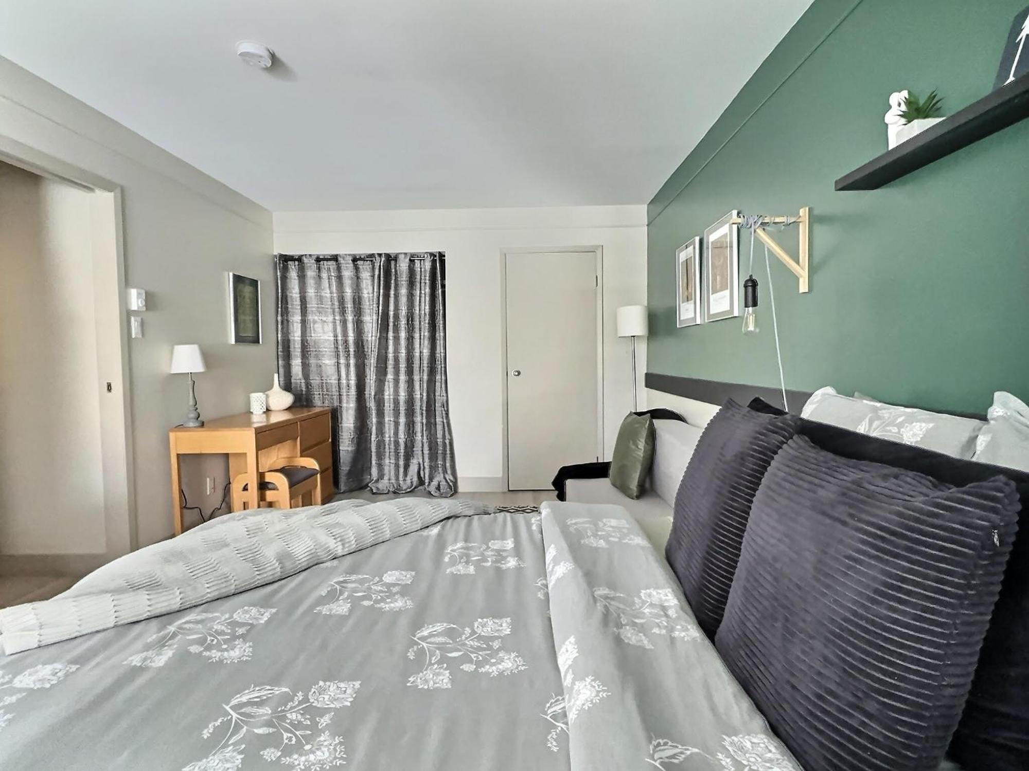 The Sunshine Apartment *