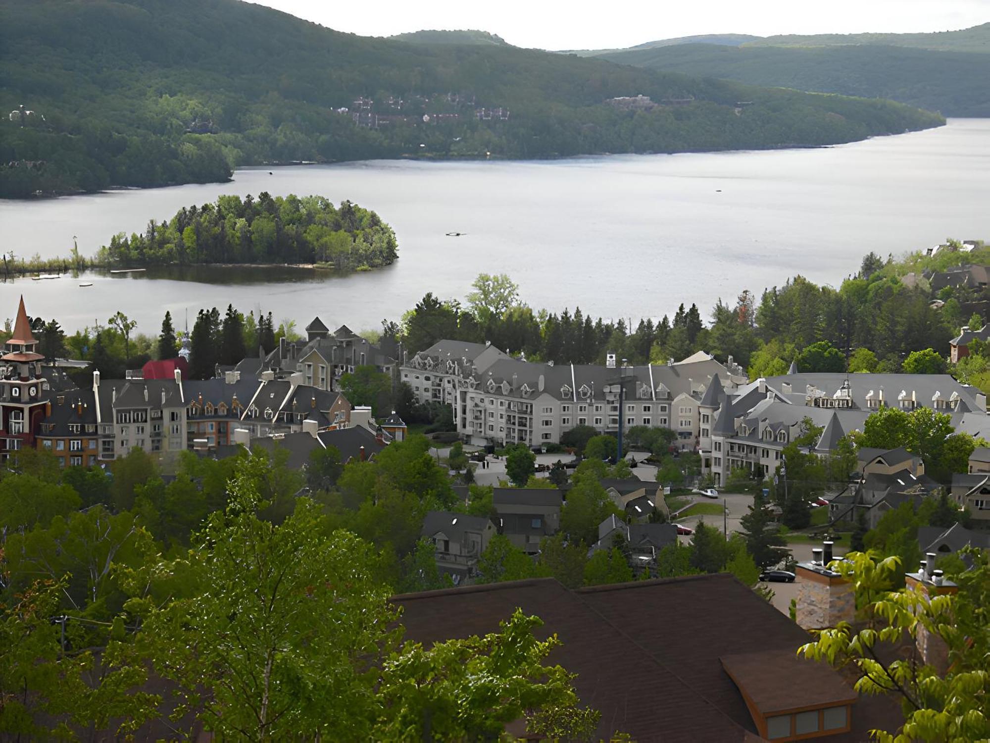 Luxurious Equinoxe Ski-in/ski-out Apartment Mont-Tremblant