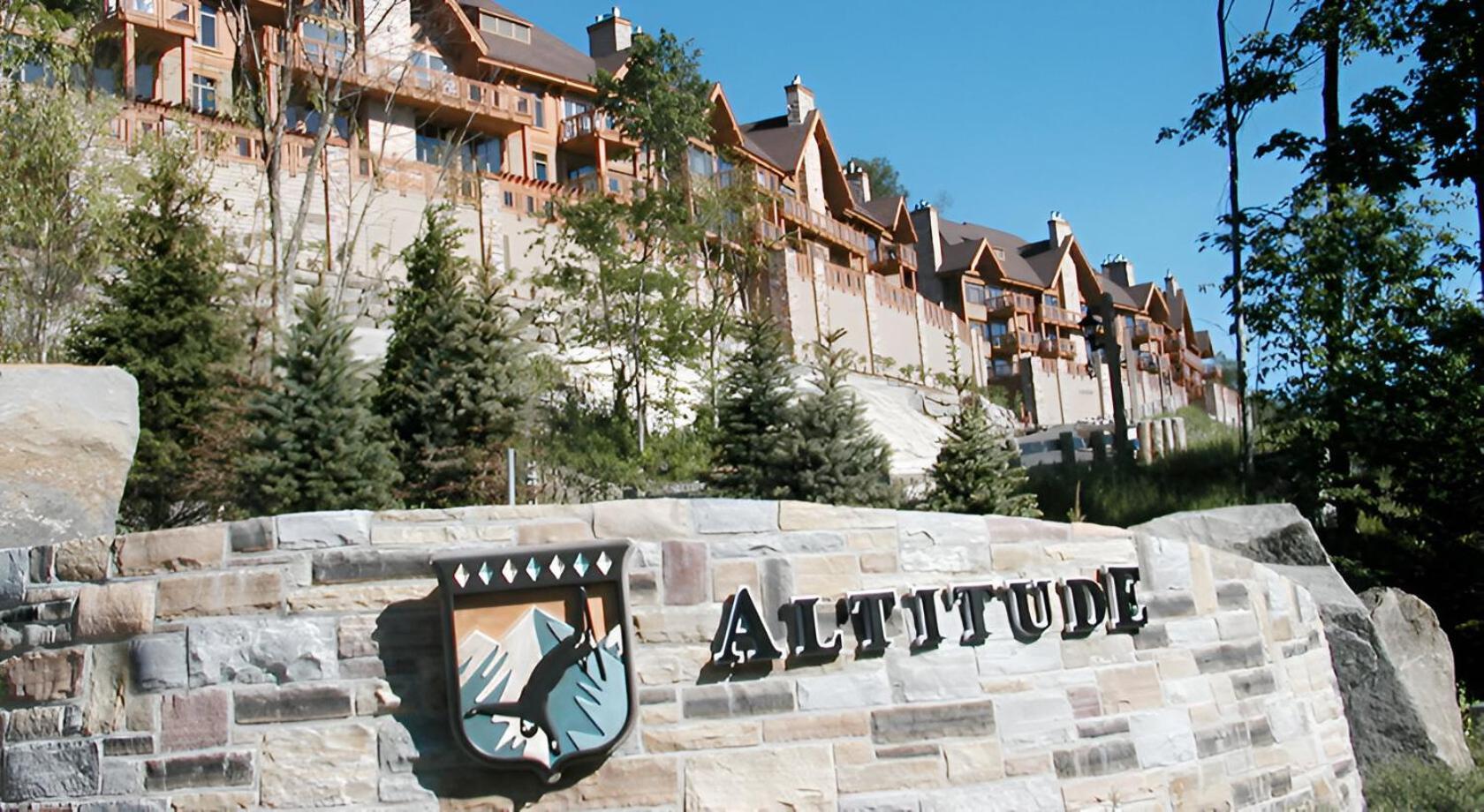Luxurious Altitude Ski-in/ski-out Apartment