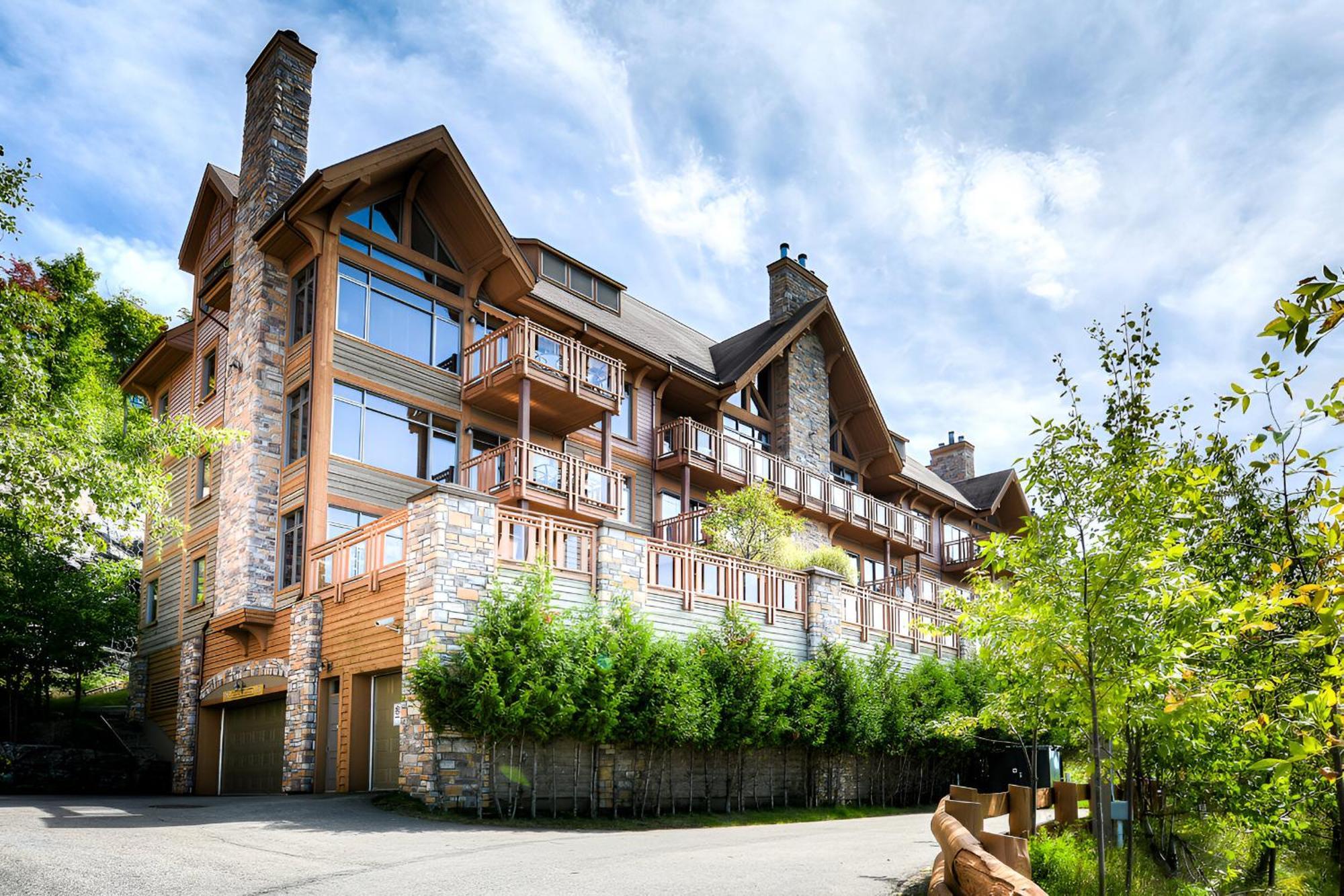 Luxurious Altitude Ski-in/ski-out Apartment